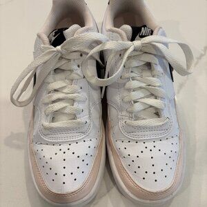Women's Nike Court Vision Low Sneakers Size 6.5
